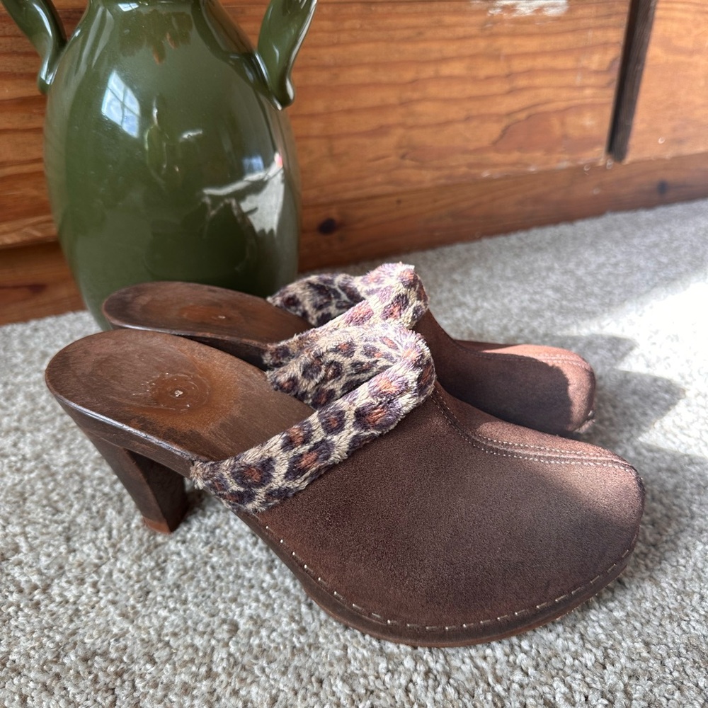 American Vintage Brown Suede Clog Mules with Leopard Trim